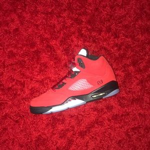 2021 retro Jordan 5 “Raging bull”